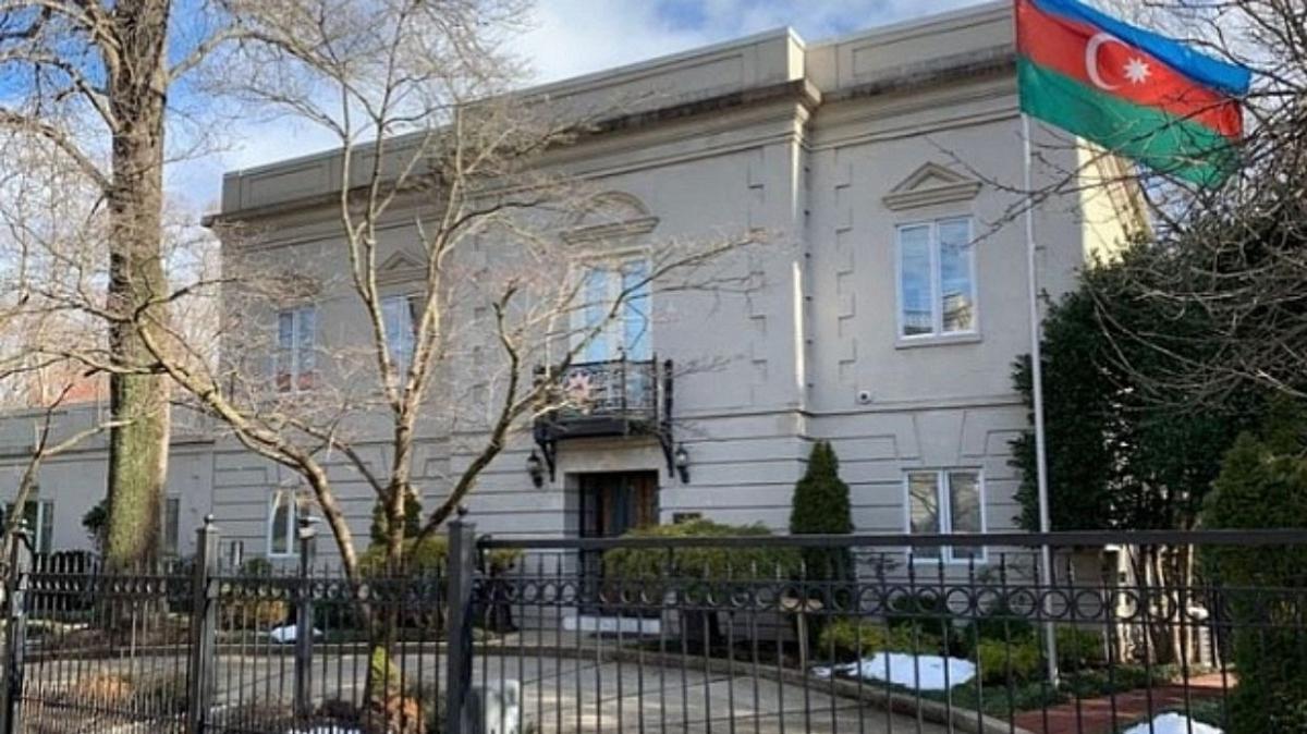 Azerbaycan Washington Bykeliliinde bayraklar yarya indirildi