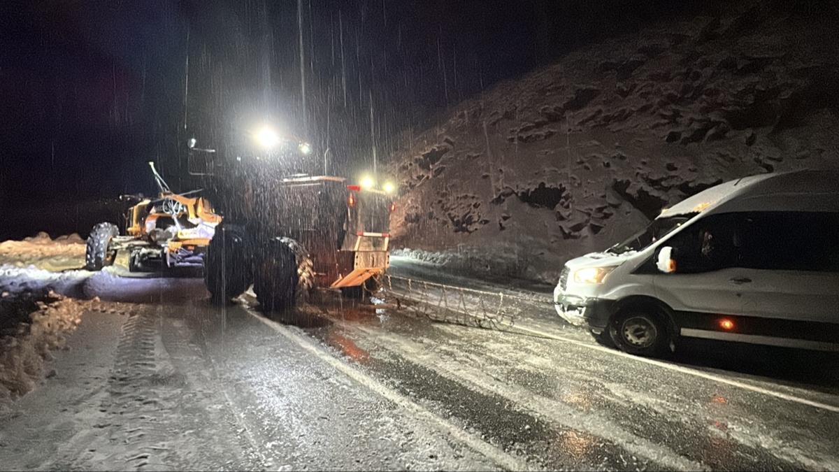 Bitlis'te karda mahsur kalan vatandalar kurtarld