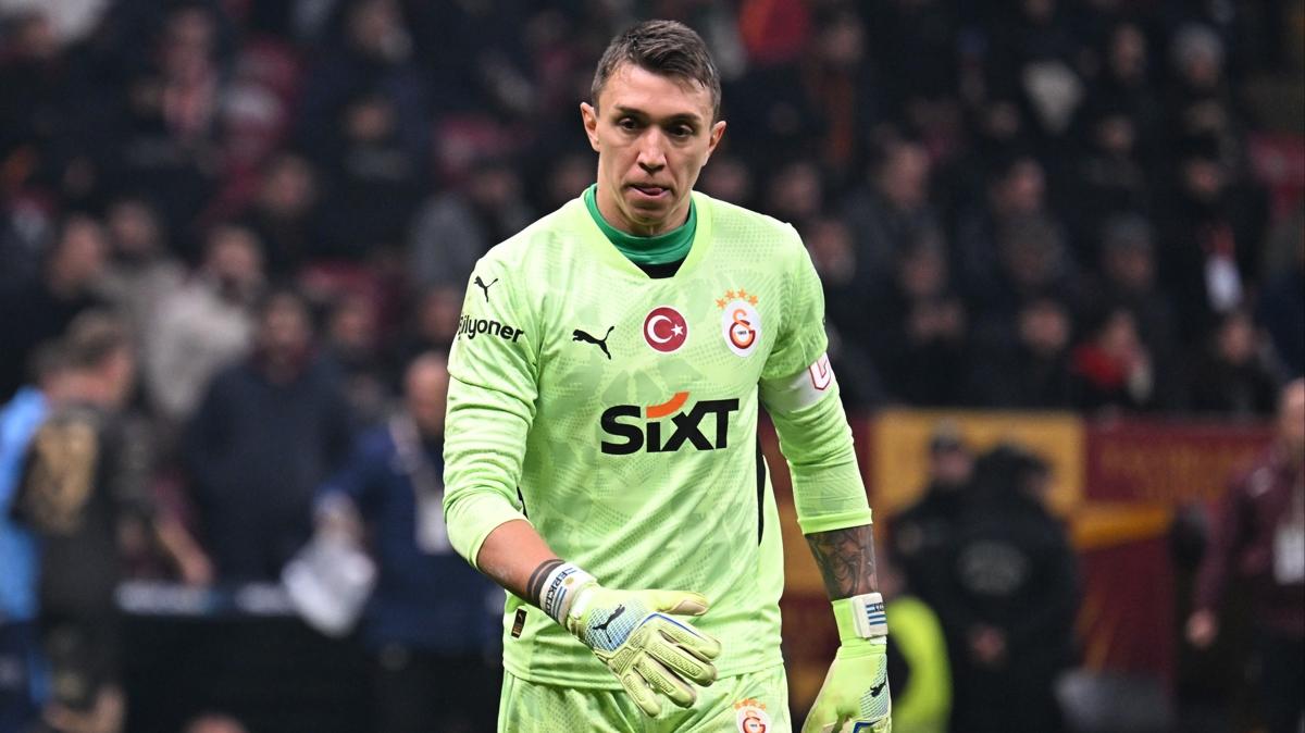 S%C3%B6zle%C5%9Fmesi+sezon+sonu+bitiyordu%21;+Galatasaray%E2%80%99dan+Muslera+hamlesi+