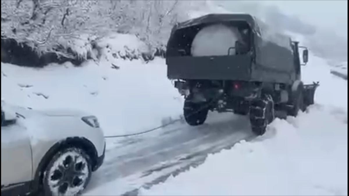 Tunceli'de kar ya: Nazimiye yol ayrmnda 9 kii mahsur kald