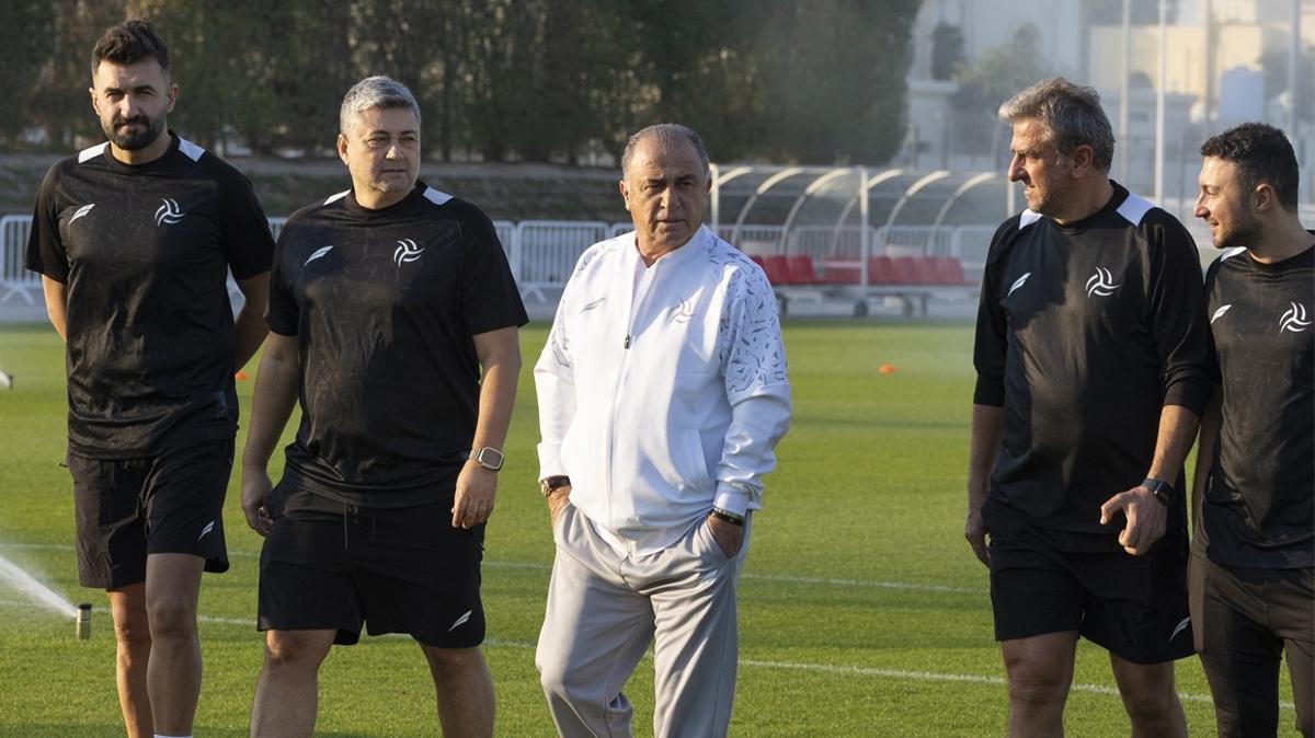 Fatih+Terim+yeni+tak%C4%B1m%C4%B1+ile+bir+arada%21;+Al-Shabab+ba%C5%9F%C4%B1nda+ilk+antrenman