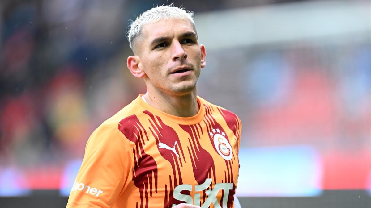 Lucas Torreira galatasaray galatasaray transfer fotoraflar resimleri