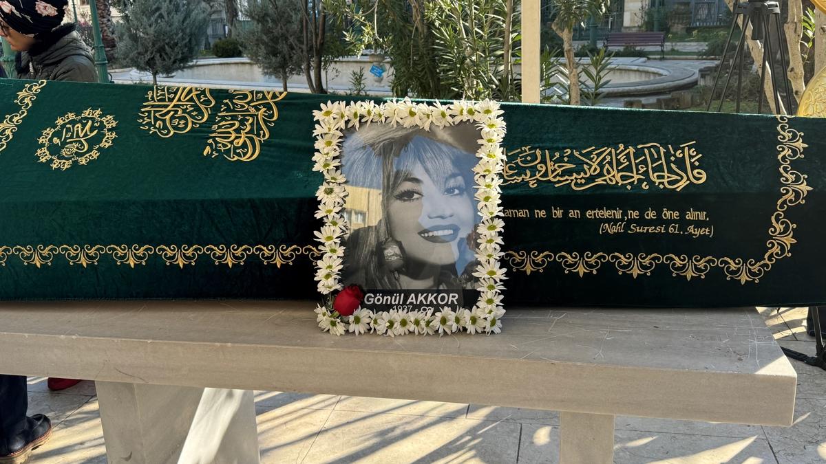 Gnl Akkor'a son grev! Kamuran Akkor ayakta durmakta zorland