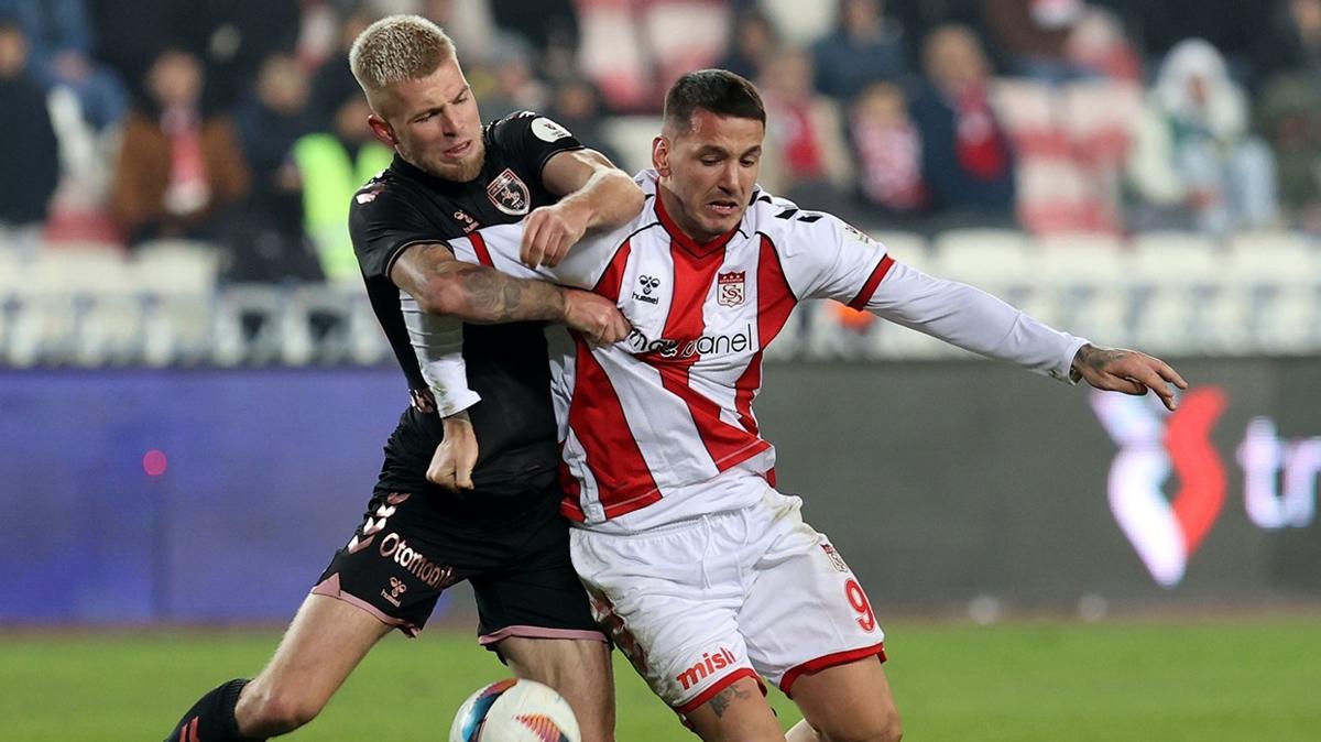 Trabzonspor ile anlyordu! Sivasspor'dan Rey Manaj aklamas