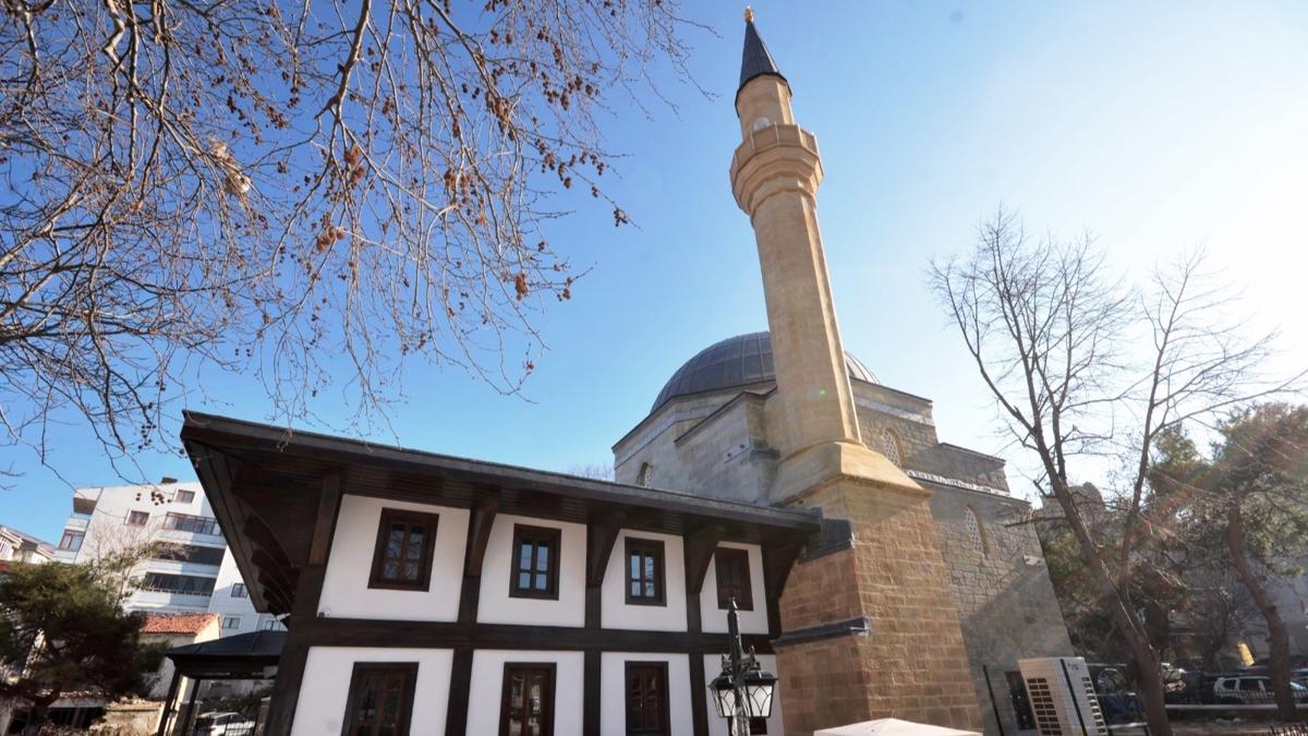 Ecdat yadigar 5 asrlk Hersekzade Ahmet Paa Camii'nin restorasyonu tamamland