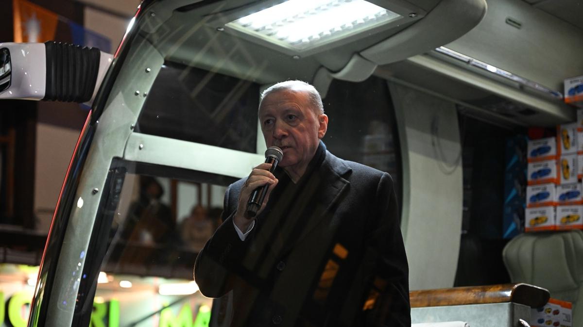 Bakan Erdoan baba oca Rize'de halka hitap etti: Size gveniyorum