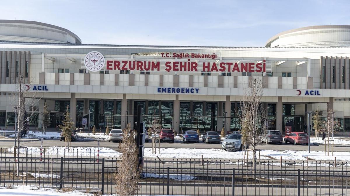 Erzurum ehir Hastanesi'nde akam poliklinik hizmeti balad