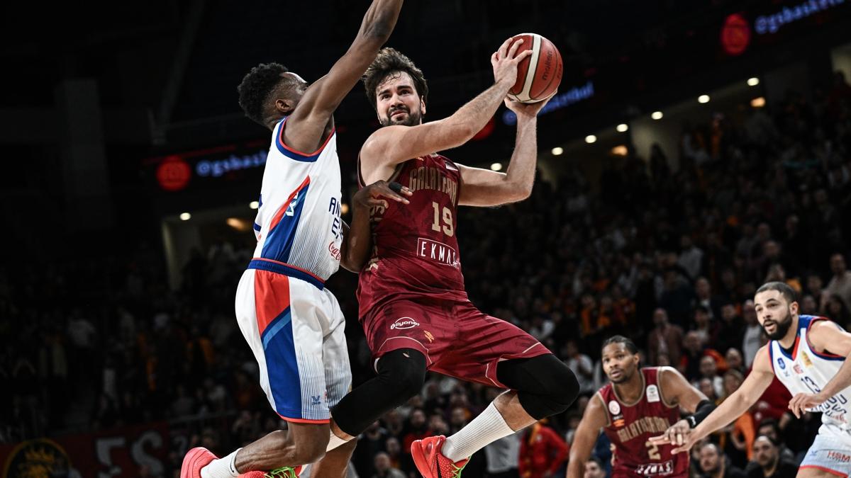 Potada Anadolu Efes ve Galatasaray kar karya