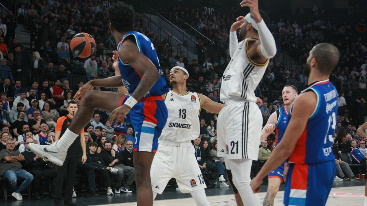 Anadolu Efes, Paris Basketbol deplasmannda