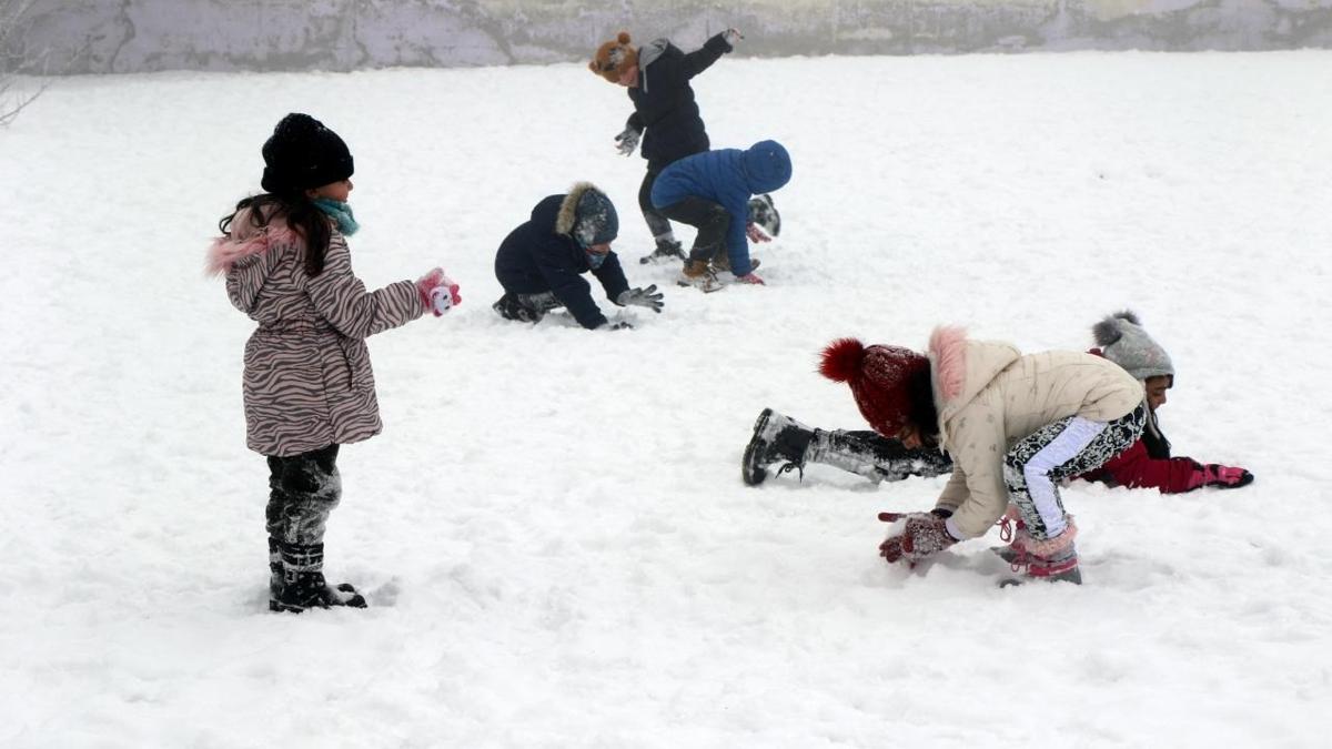 Krklareli'nin Kofaz ilesinde kar ya nedeniyle tamal eitime bir gn ara verildi