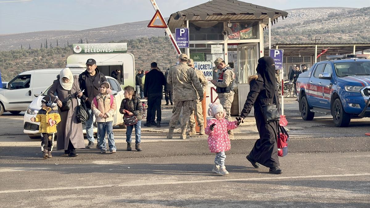 Suriyeliler lkelerine dnyor... "Halep'e dneceim iin mutluyum"