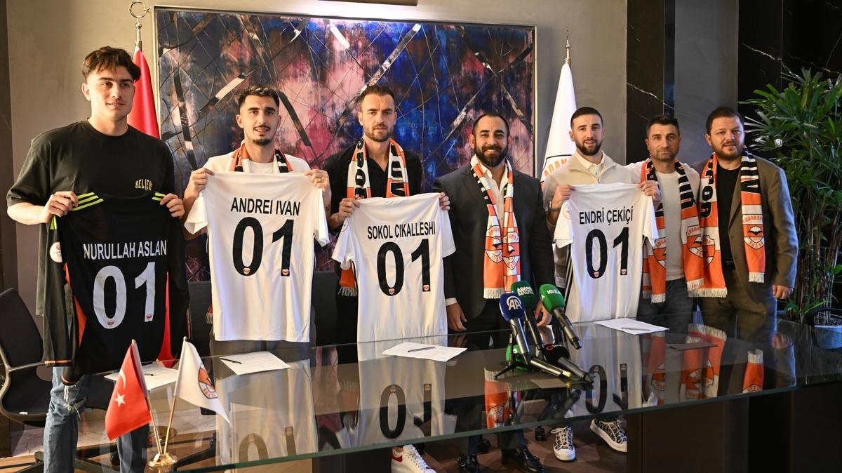 Adanaspor, 4 futbolcuyla szleme imzalad