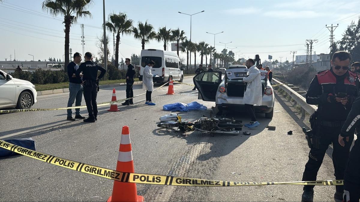 Hatay'da motosiklet srcs ekicinin altnda kald