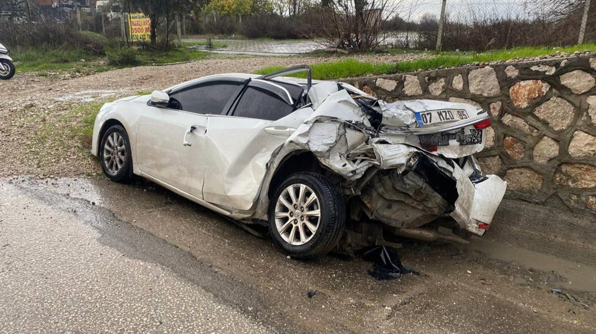 Antalya'da trafik kazas: 2 yaral