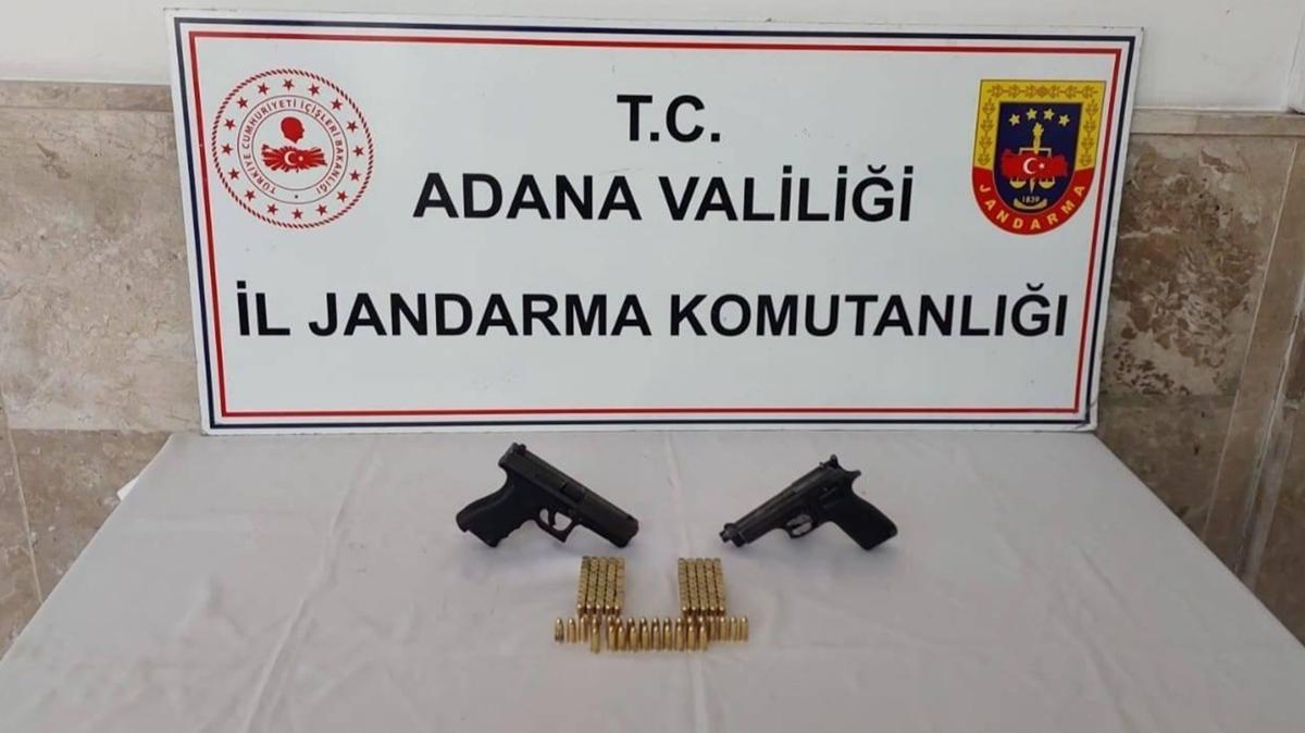 Adana'da kaaklk operasyonu: ok sayda cep telefonu ve ruhsatsz tabanca ele geirildi