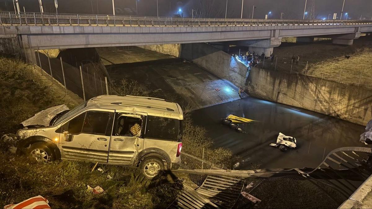 Sultangazi'de kaza yapan ara dereye dt: 3 yaral