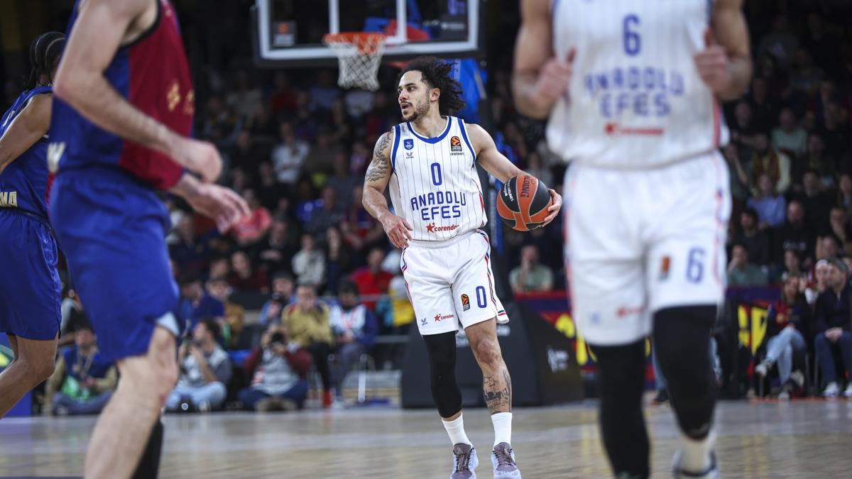 Anadolu Efes, Barcelona karsnda kayp