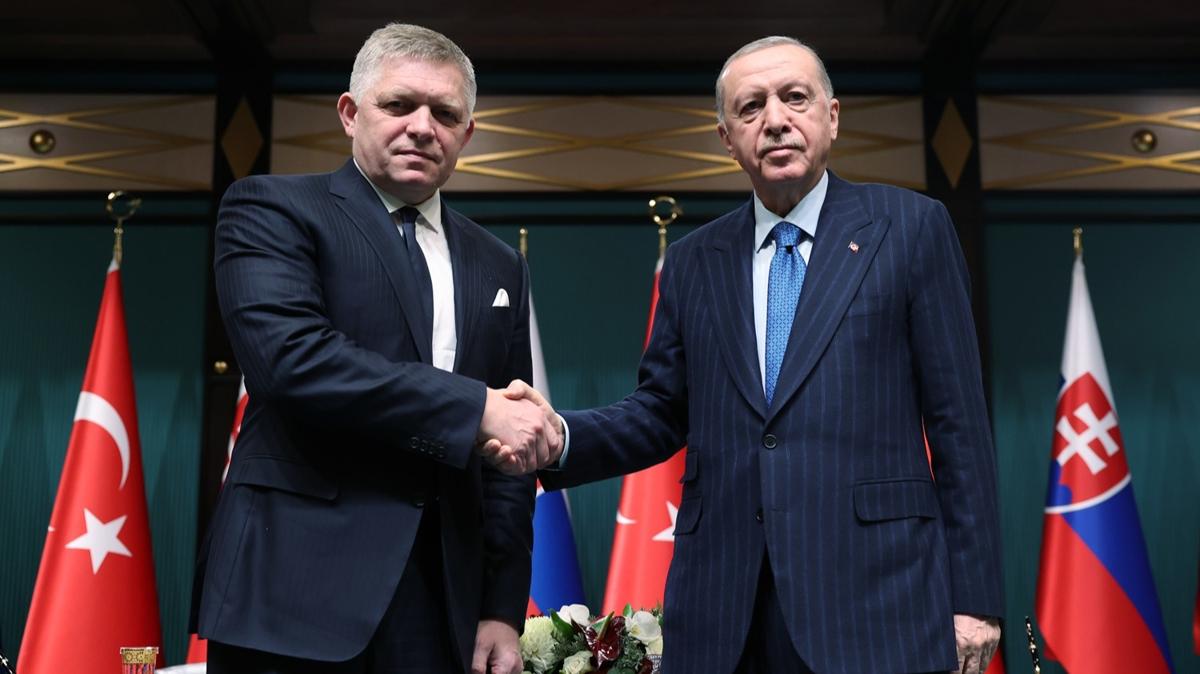 Bakan Erdoan, Slovakya Babakan Fico onuruna yemek verdi