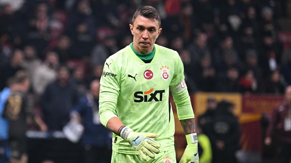 Fernando Muslera kalesini gole kapatamyor