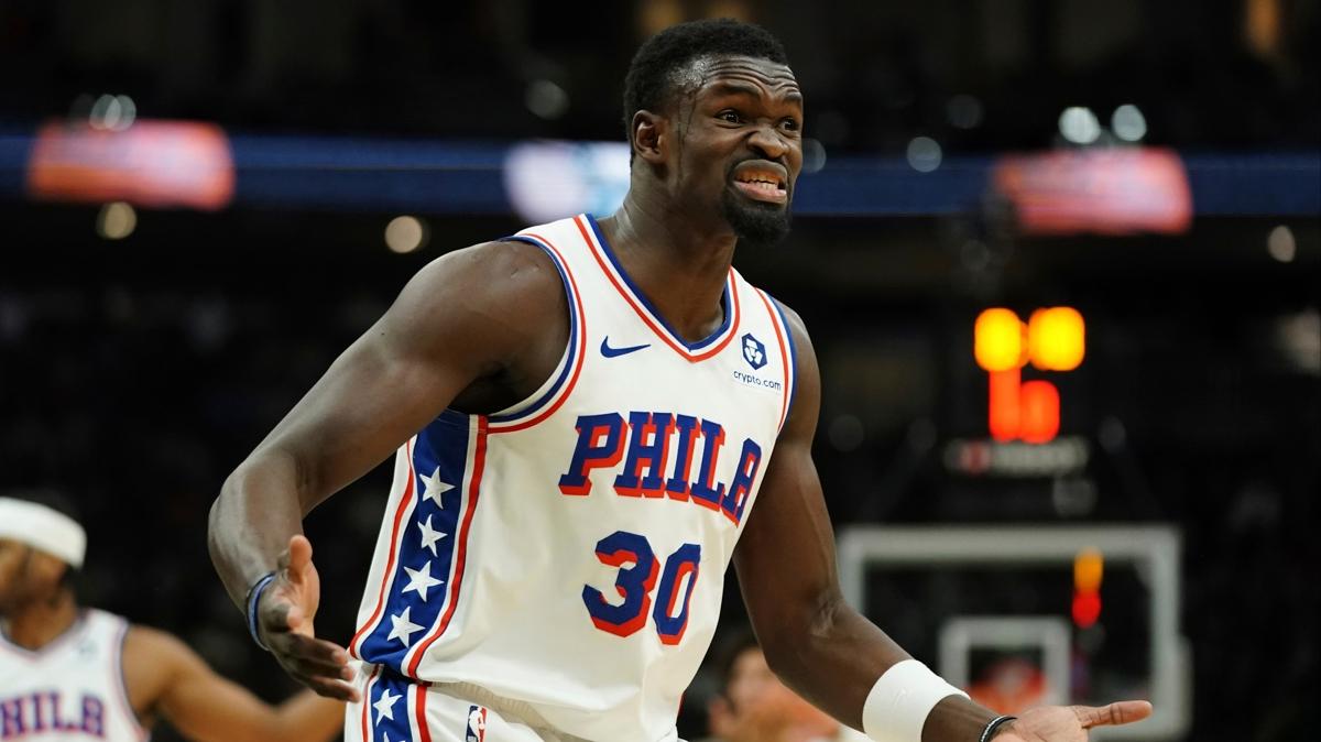 NBA'de 76ers, Adem Bona'nn 10 say att mata Bucks'a malup oldu