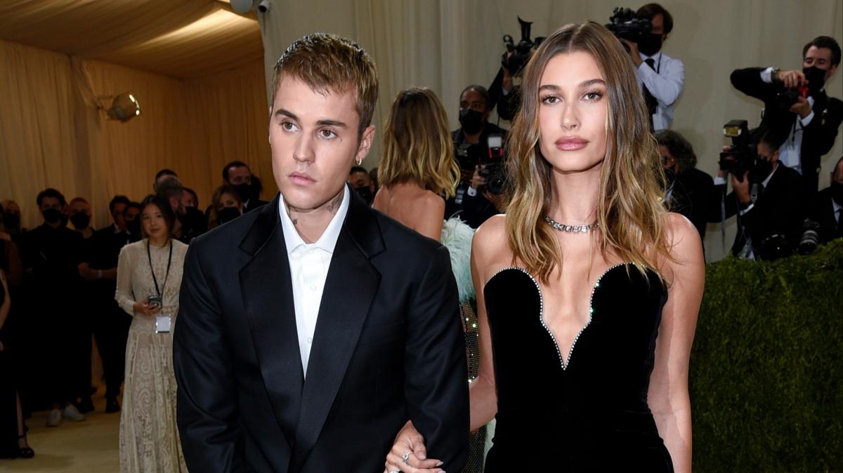 Justin Bieber - Hailey Baldwin iftinden hayranlarn oke eden hamle!