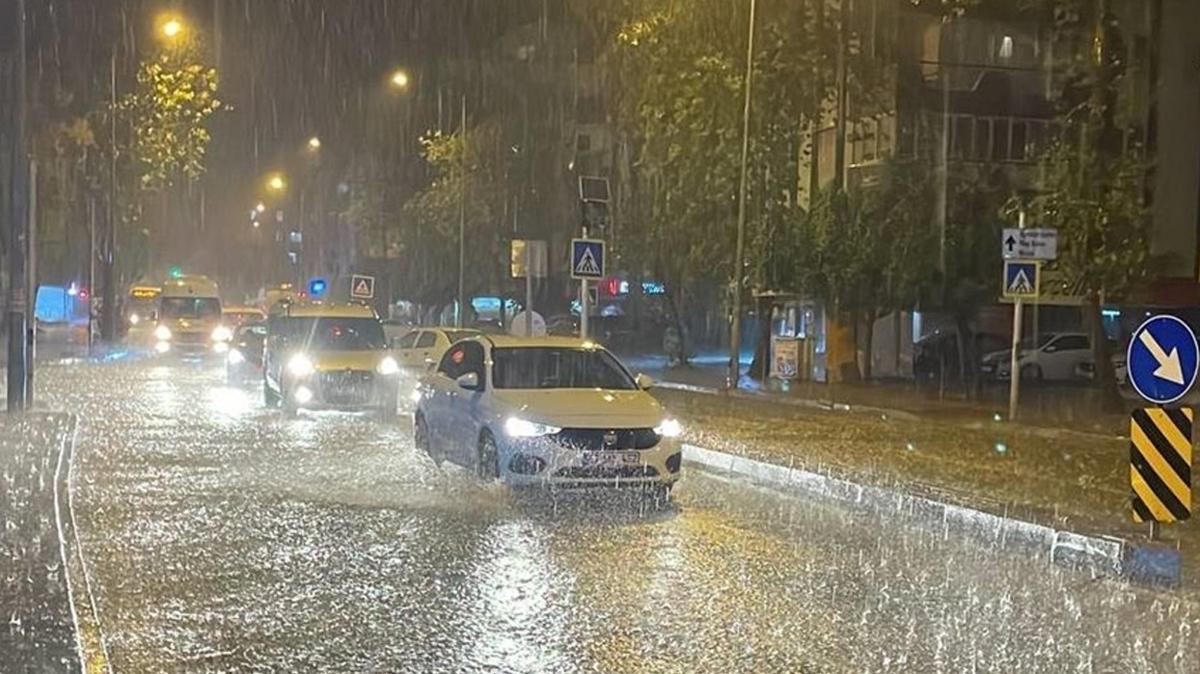 Antalya'da saanak ve dolu etkili oldu