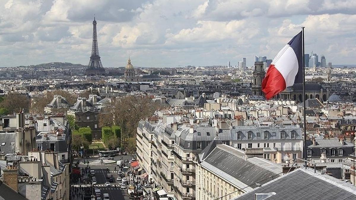 Paris'te iten karmalar protesto edildi