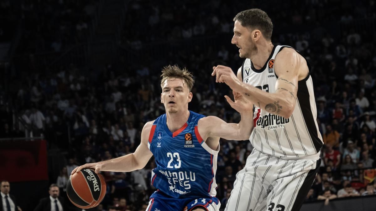 Anadolu Efes'te Justus Hollatz, Bayern Mnih'e transfer oldu