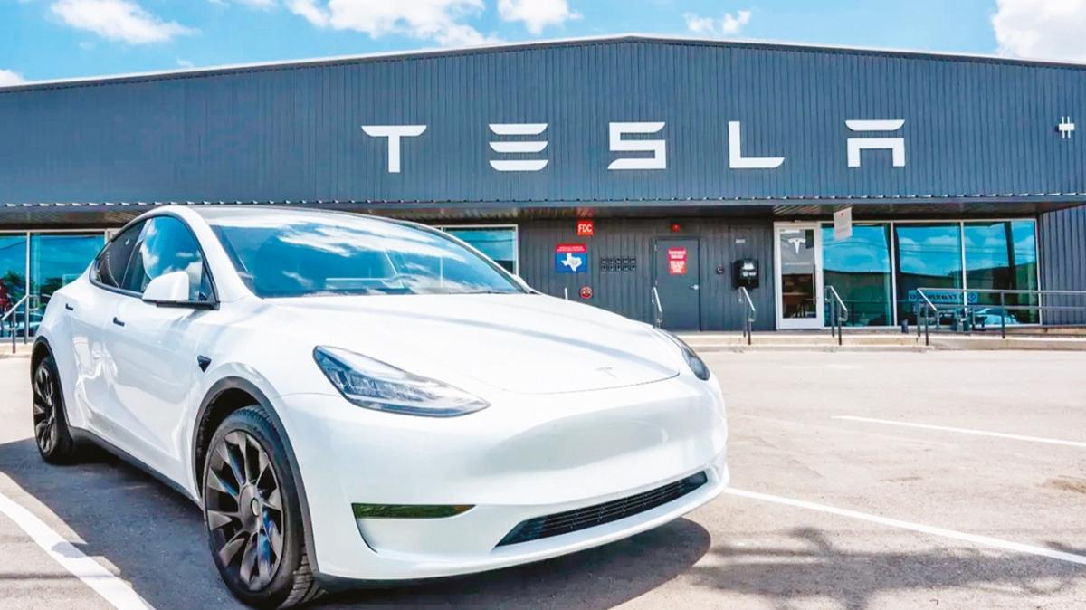 Tesla'nn piyasa deeri 1.37 trilyon dolara ulat