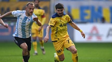 Erzurumspor zirve takibini s�rd�r�yor