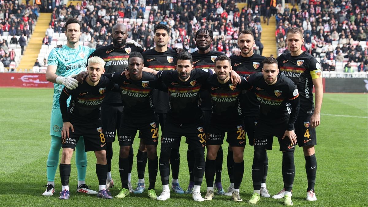 Kayserispor galibiyeti unuttu