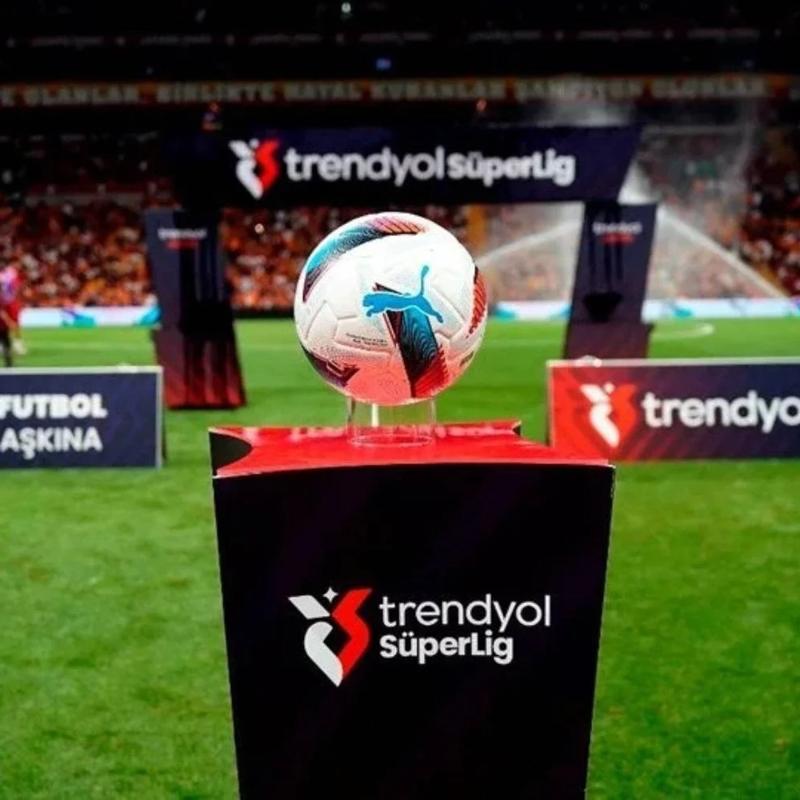 Sper Lig'de beklenmeyen karar! Teknik direktr ile yollar ayrld