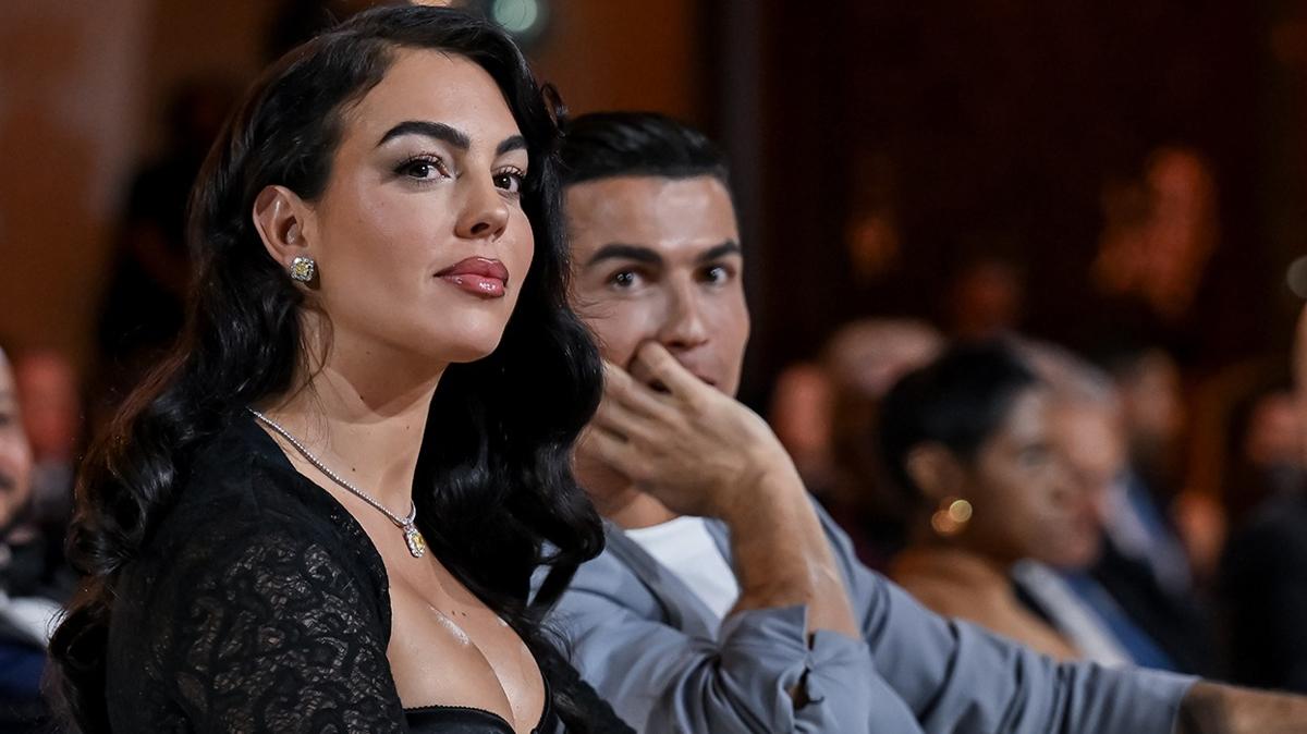 Cristiano Ronaldo'dan romantik kutlama... 'Georgina Rodriguez ok ansl'
