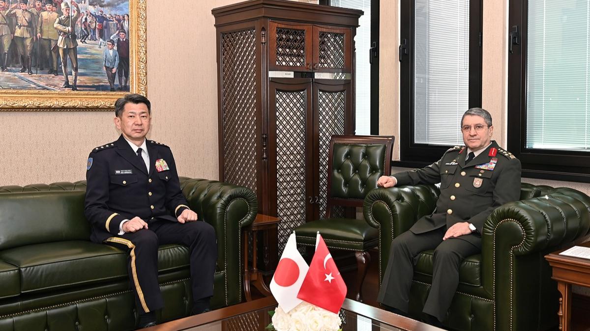 Kara Kuvvetleri Komutan Bayraktarolu, Japonya z Savunma Kuvvetleri Komutann arlad