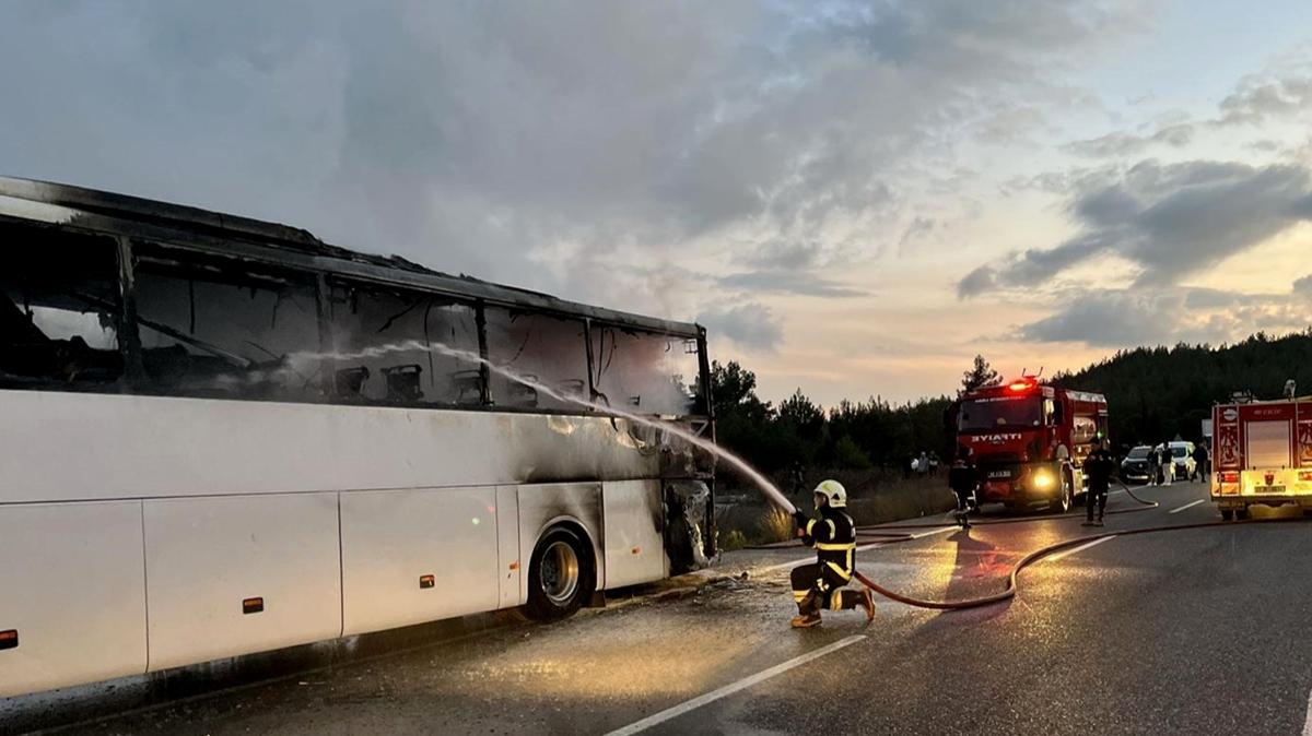 Mula'da seyir halindeki otobste yangn