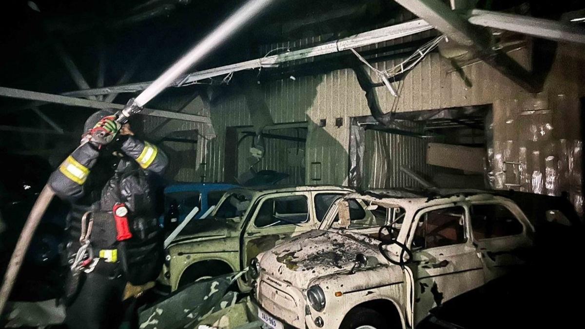 Rus ordusundan Kiev'e dron saldrs: Klasik otomobil mzesi zarar grd