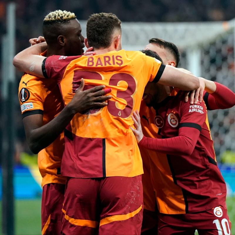 Galatasaray ilk 8 iin Hollanda'da kritik snavda