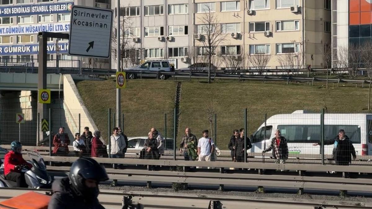 Metrobs arzas yolcular yine madur etti; yolda beklediler