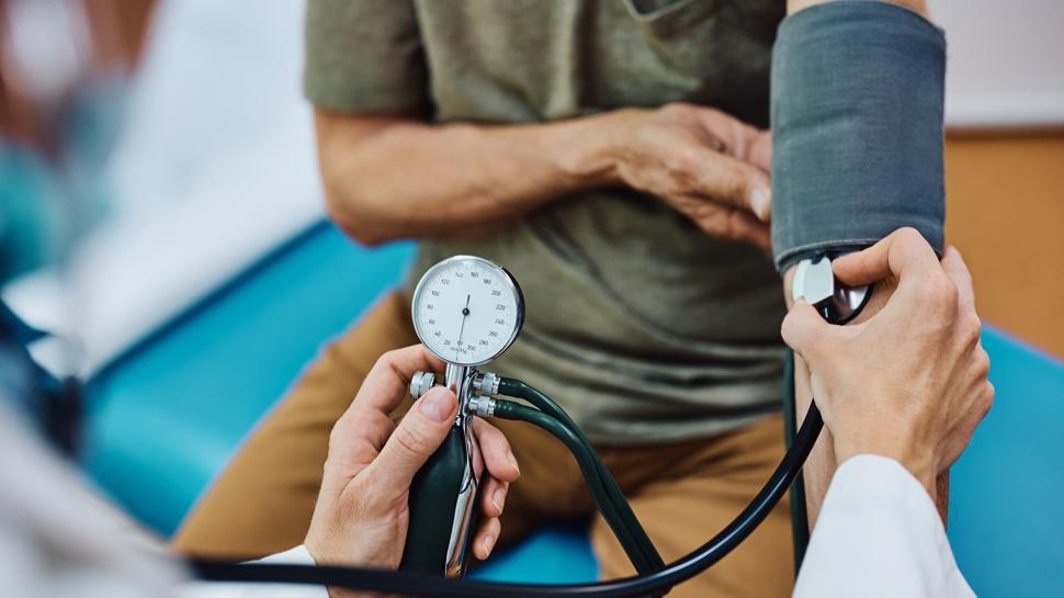 Yüksek tansiyona iyi gelen 10 öneri! Felç kalmamak için...