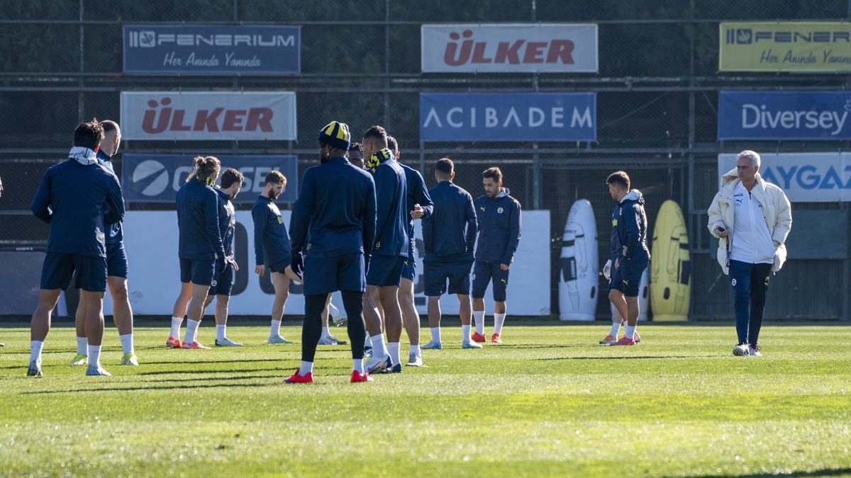 Fenerbahe, aykur Rizespor mana kilitlendi