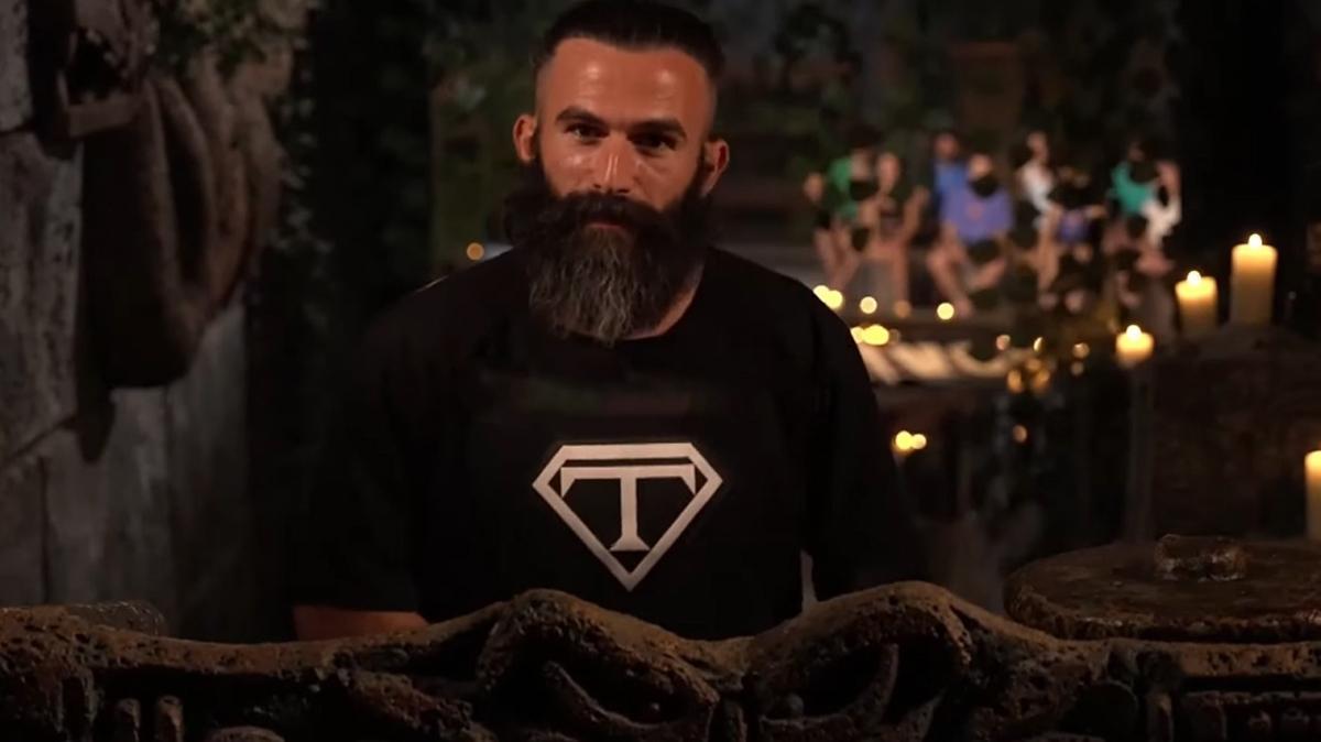 Survivor Turabi herkesi oke etti... Yangnda serveti kl olunca bunu da yapt!