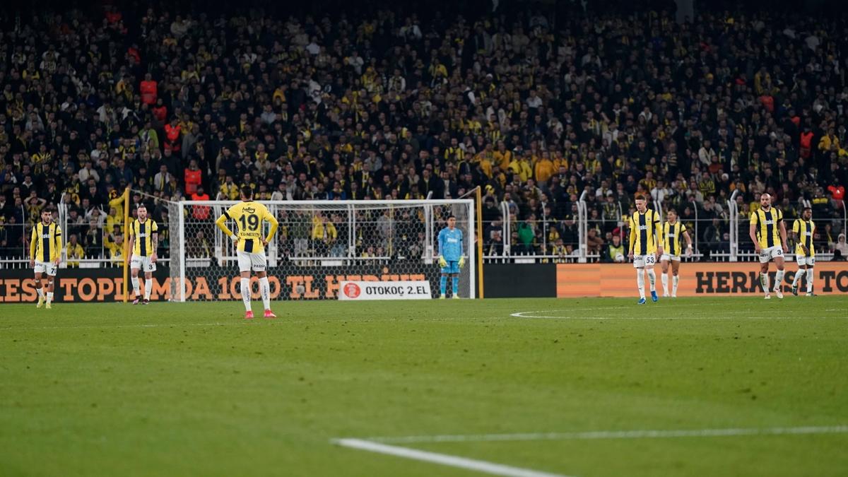Fenerbahe - Rizespor ma sonras oyuncular arasnda arbede