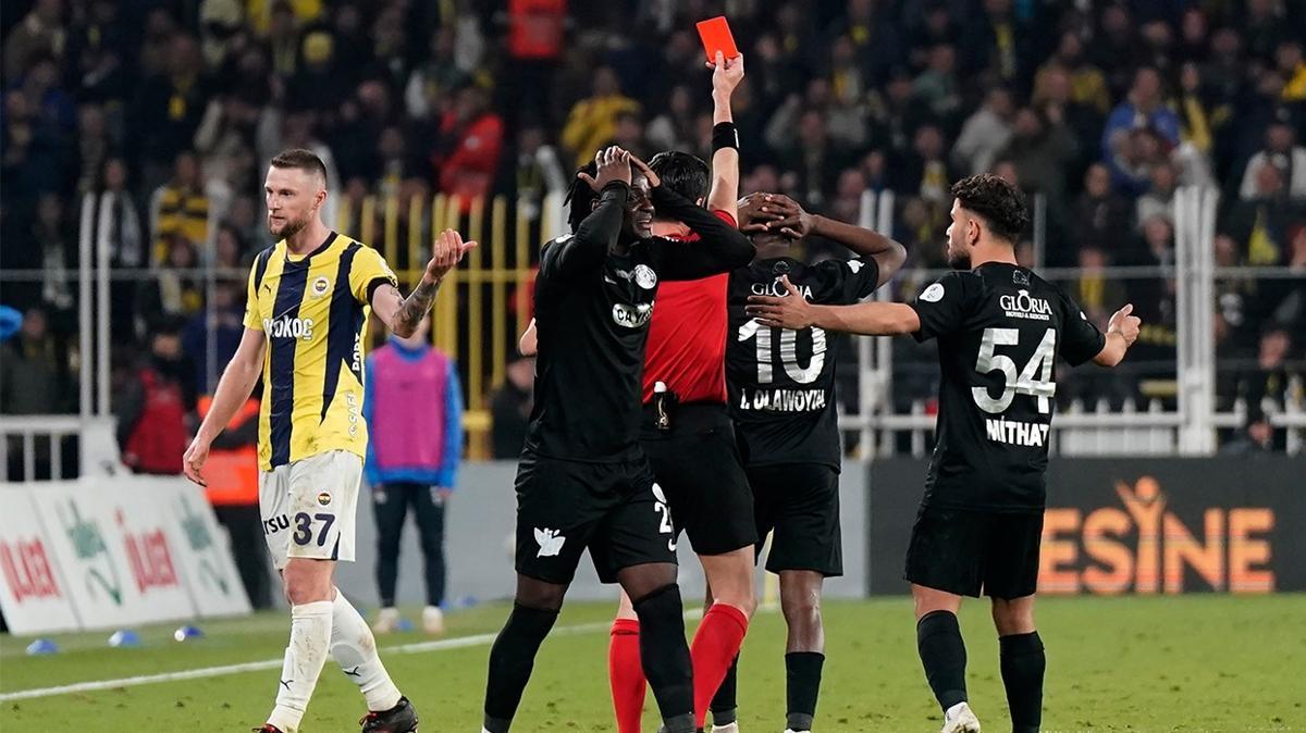 Kadky'de penalt ve krmz kart! te o pozisyon...