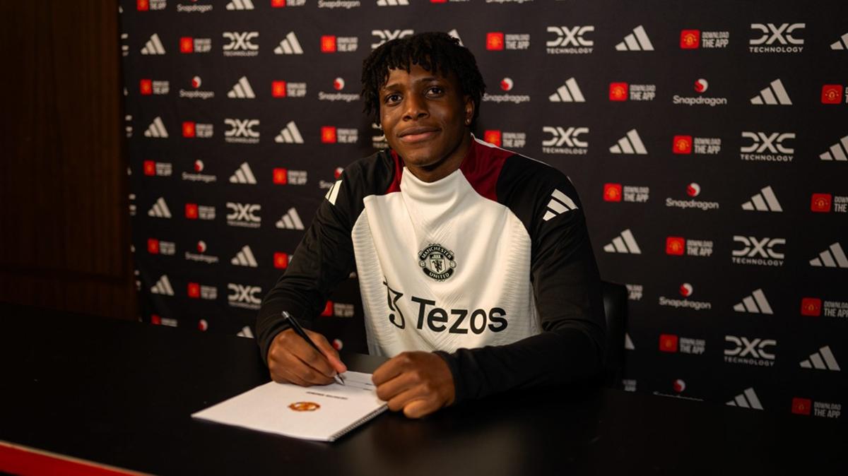 Manchester United Patrick Dongoyu sol bek fotoraflar resimleri