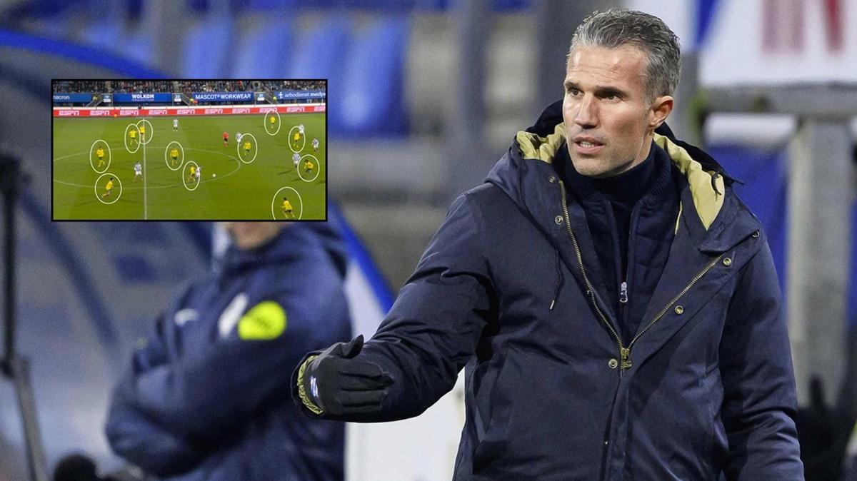 Rakibi 12 kii oynad, Van Persie lgna dnd!