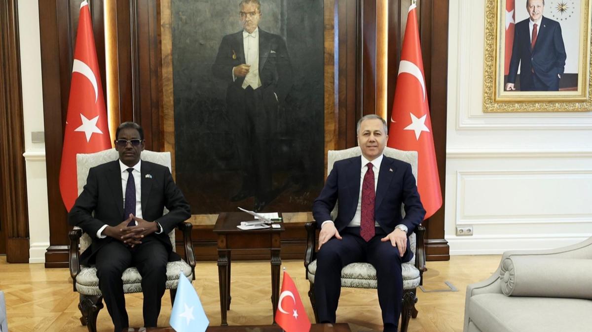 Bakan Yerlikaya Somali  Gvenlik Bakan ile bir araya geldi