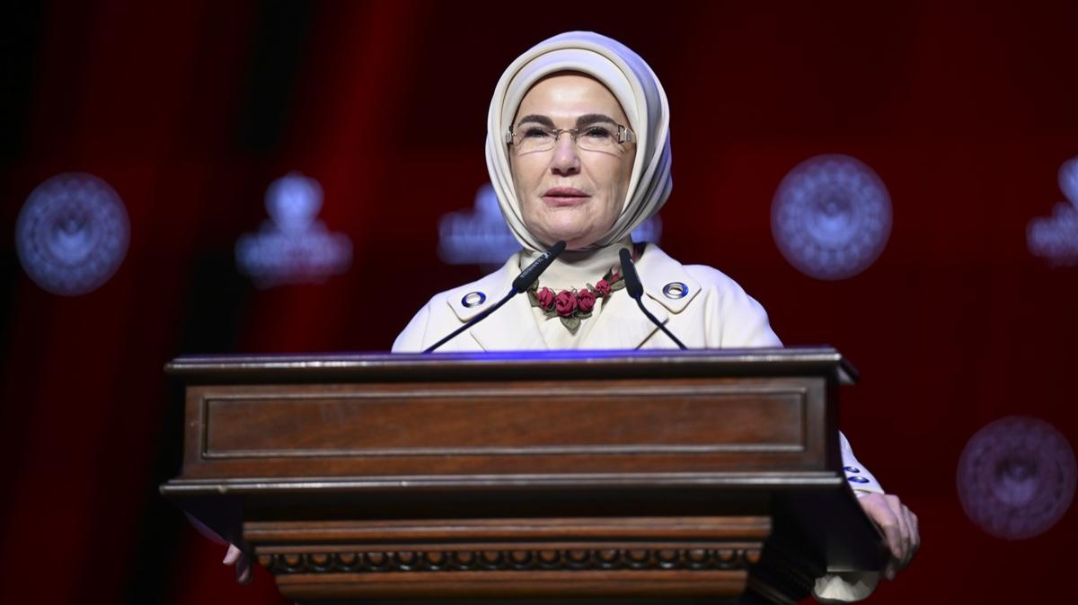 Emine Erdoan: AK Parti Genel Merkez Kadn Kollar 7. Olaan Kongresi lkemiz iin hayrlara vesile olmasn diliyorum