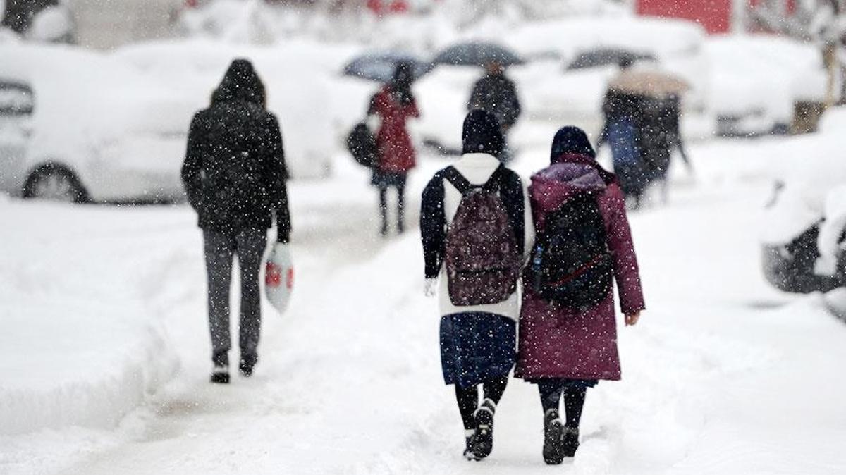 stanbul'da bugn okullar tatil mi" Son dakika stanbul Valilii'nden kar tatili aklamas geldi mi"