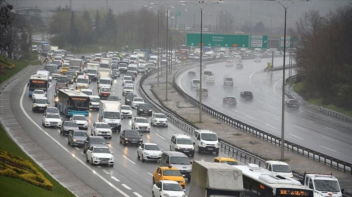 stanbul'da trafik younluu yaanyor