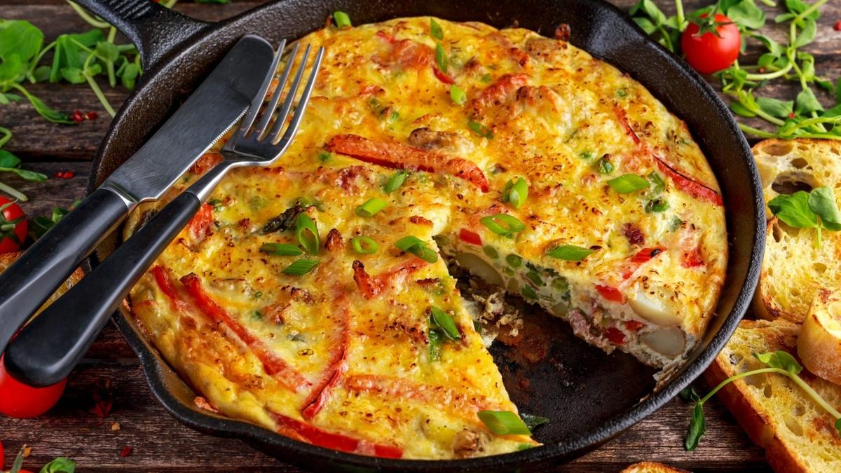 Kaar sakz gibi uzuyor: Kahvaltlk domatesli omlet tarifi! Menemenden lezzetli